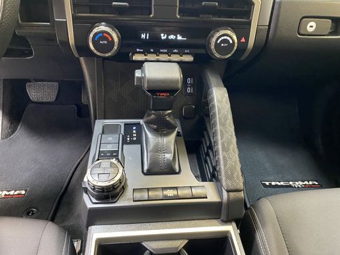 Used 2025 Toyota Tacoma TRD Off-Road image 43