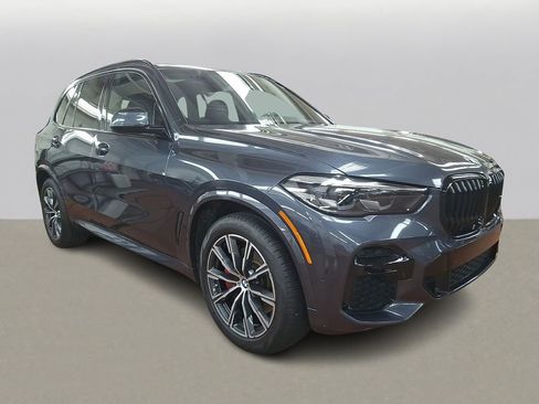 Certified 2022 BMW X5 xDrive40i w/ M Sport Package image 3