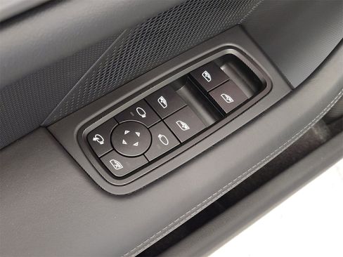 Used 2025 Porsche Taycan image 15