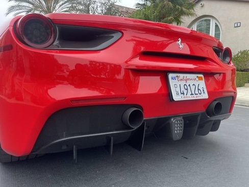 Used 2018 Ferrari 488 GTB RWD image 10