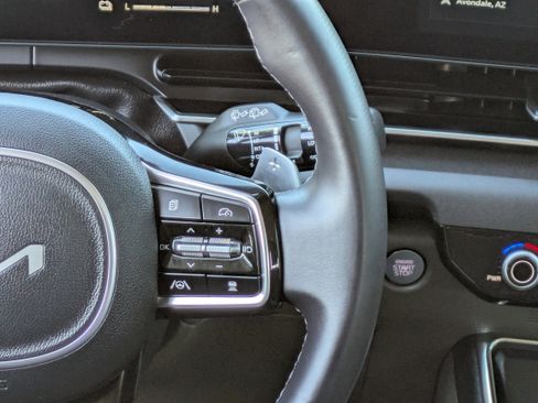 Certified 2025 Kia Carnival EX image 23