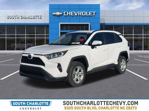 Used 2021 Toyota RAV4 XLE image 1