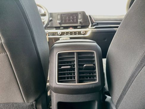 Used 2025 Kia Sportage LX FWD image 21