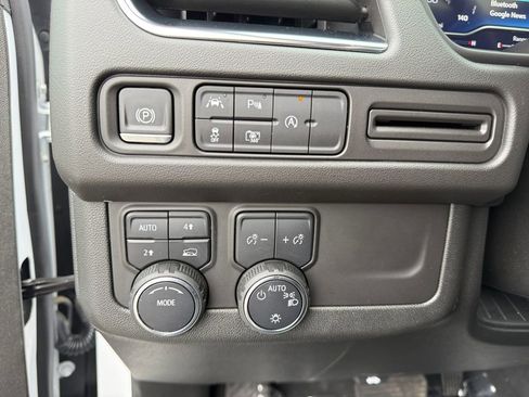 Used 2024 Chevrolet Suburban RST w/ Luxury Package AWD/4WD image 21