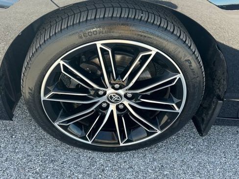 Used 2020 Toyota Avalon Touring image 9