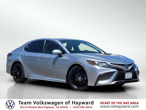 Used 2022 Toyota Camry XSE FWD image 1