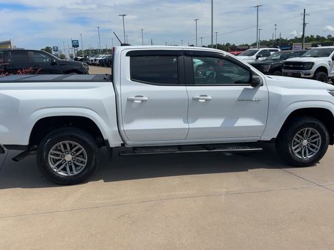 Used 2024 Chevrolet Colorado LT w/ LT Convenience Package III RWD image 2