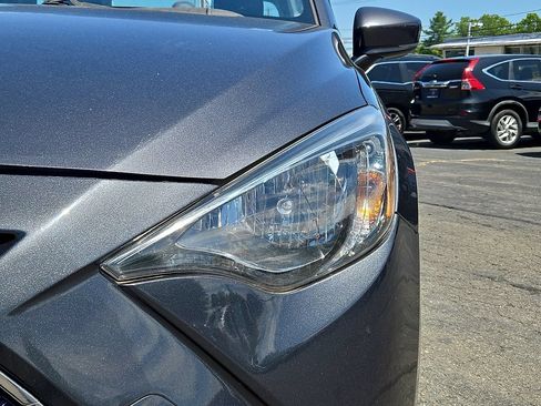 Used 2019 Toyota Yaris LE FWD image 13