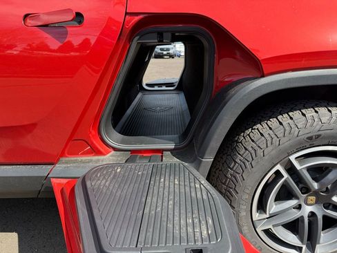 Used 2025 Rivian R1T Adventure image 22