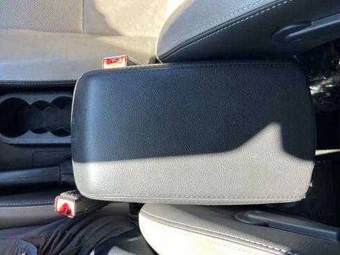 Used 2017 Ford Transit Connect XLT image 32