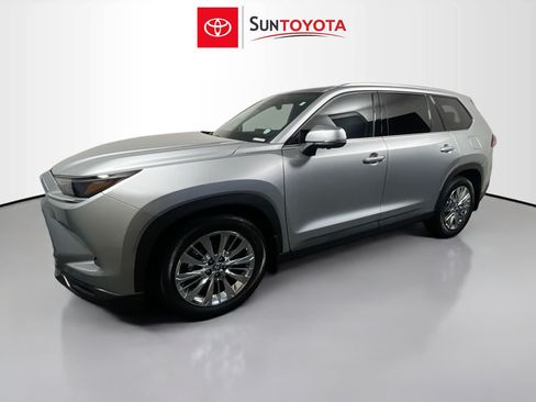 Used 2024 Toyota Grand Highlander AWD image 9