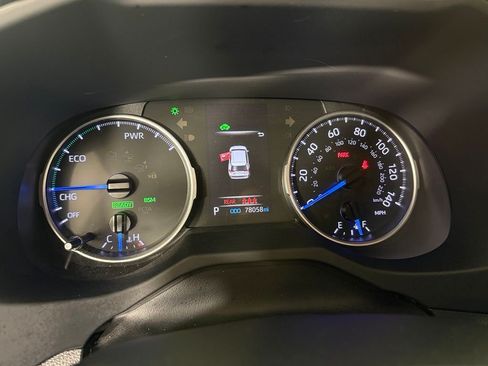 Used 2021 Toyota RAV4 XLE Premium AWD/4WD image 23