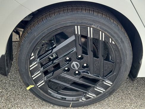 New 2026 Nissan Sentra SR w/ SR Premium Package FWD image 3