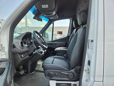 New 2024 Mercedes-Benz eSprinter 170 Cargo image 8