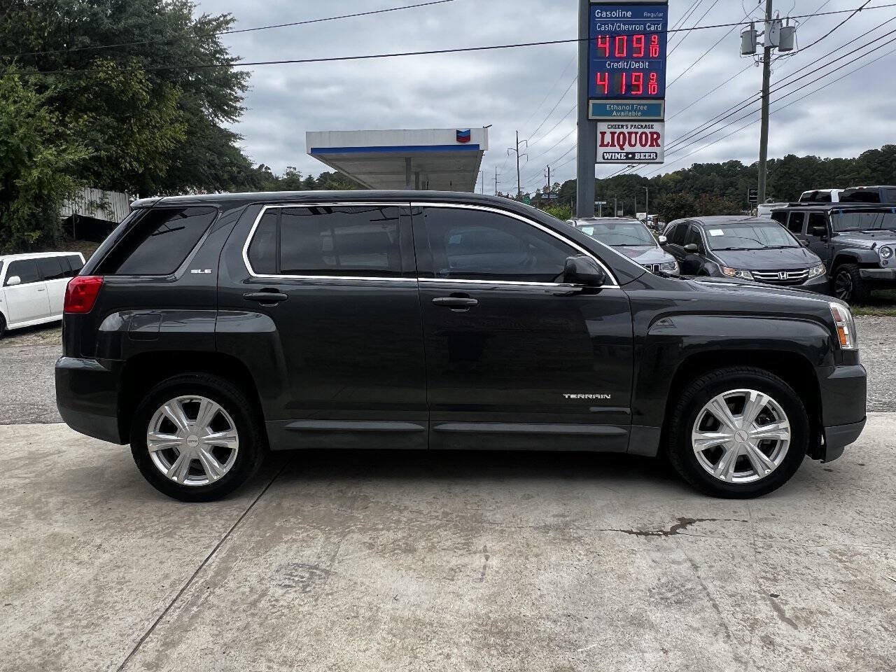 Used 2017 GMC Terrain SLE FWD image 7