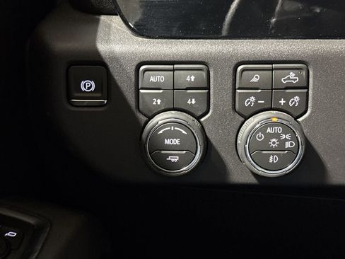 Used 2026 Chevrolet Silverado 1500 LT Trail Boss w/ Safety Package AWD/4WD image 19