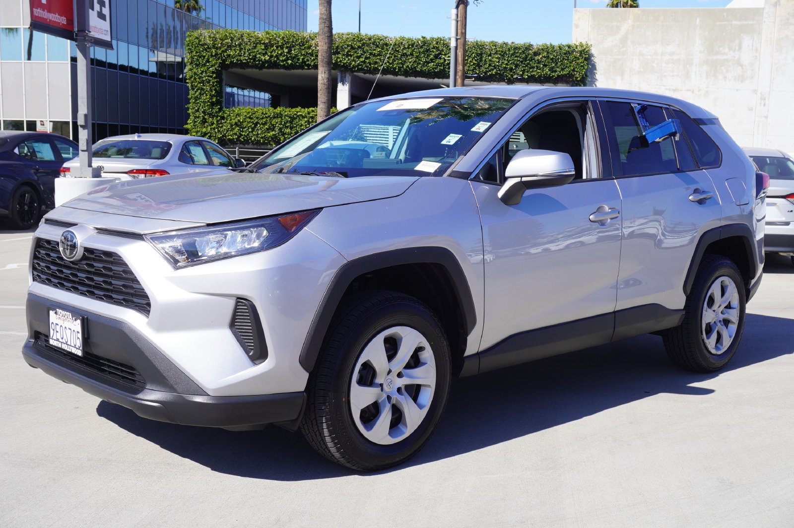 Certified 2022 Toyota RAV4 LE FWD image 4