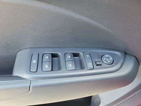 Used 2025 Hyundai Venue SEL FWD image 28