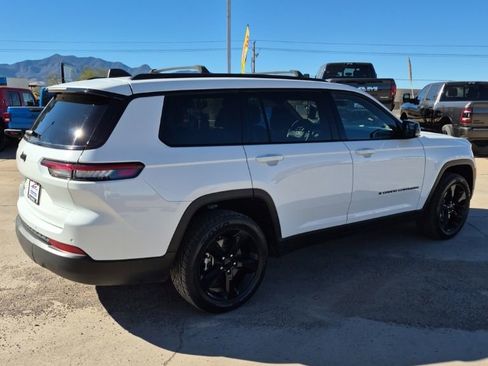 Used 2023 Jeep Grand Cherokee L Laredo AWD/4WD image 5