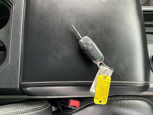 Used 2020 Ford F350 XLT w/ XLT Premium Package image 32