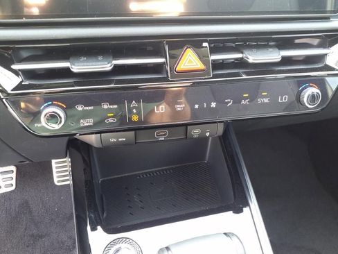 New 2025 Kia Niro EX Touring image 22