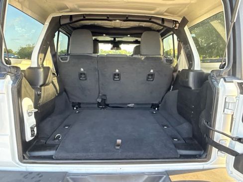 Used 2025 Jeep Wrangler Unlimited Rubicon AWD/4WD image 13