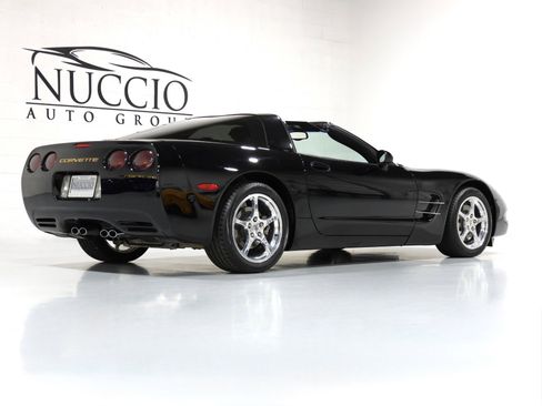 Used 2004 Chevrolet Corvette Coupe w/ Roof Package RWD image 15