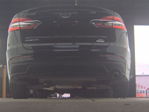 Used 2019 Ford Fusion SE w/ Equipment Group 151A FWD image 6