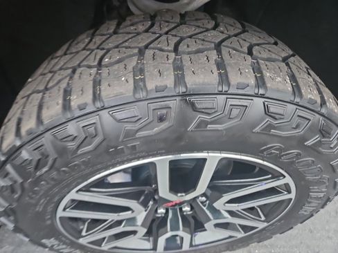 Used 2021 GMC Sierra 1500 AT4 w/ AT4 Value Package image 5