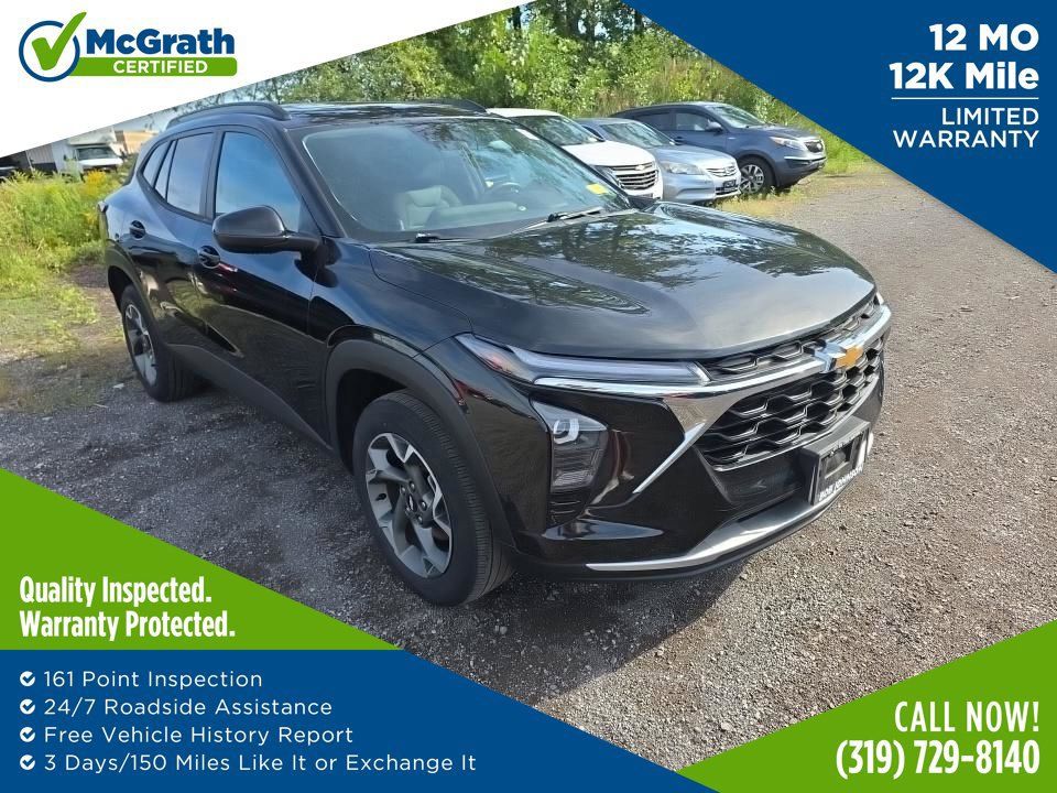 Used 2024 Chevrolet Trax LT w/ Sunroof Package FWD image 1