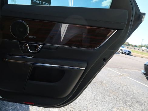 Used 2019 Jaguar XJ R-Sport RWD image 46