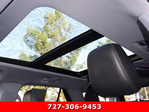 Used 2022 Ford Explorer Limited w/ Equipment Group 301A RWD image 5