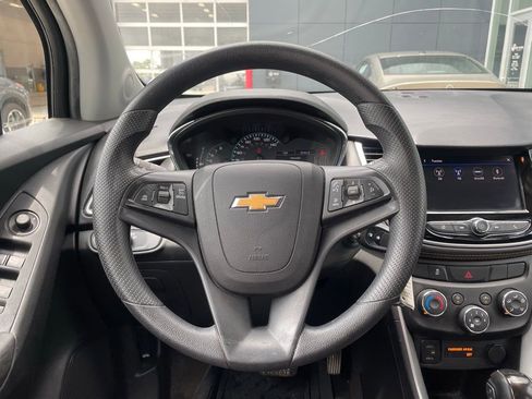 Used 2021 Chevrolet Trax LS w/ Tint and Cruise Package FWD image 13