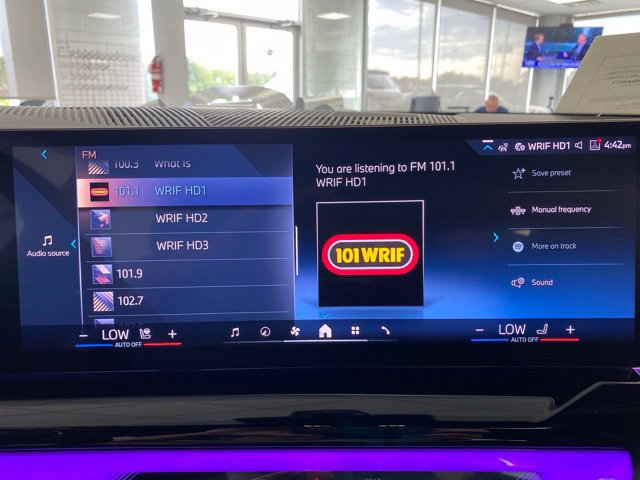 Used 2025 BMW i5 xDrive40 w/ M Sport Package AWD/4WD image 25