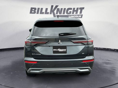Used 2025 Mitsubishi Outlander SE FWD image 4