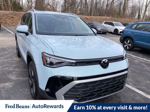 New 2026 Volkswagen Taos SE image 1