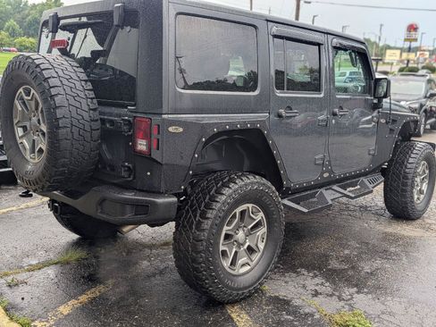 Used 2017 Jeep Wrangler Unlimited Rubicon w/ Connectivity Group AWD/4WD image 9