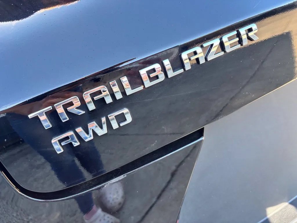 Used 2025 Chevrolet TrailBlazer LT AWD/4WD image 9