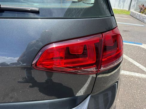 Used 2015 Volkswagen Golf 4-Door FWD image 5