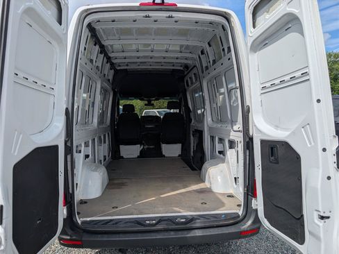 Used 2025 Mercedes-Benz Sprinter 2500 image 12