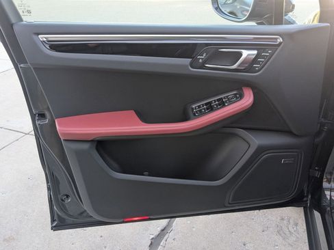 New 2026 Porsche Macan image 13