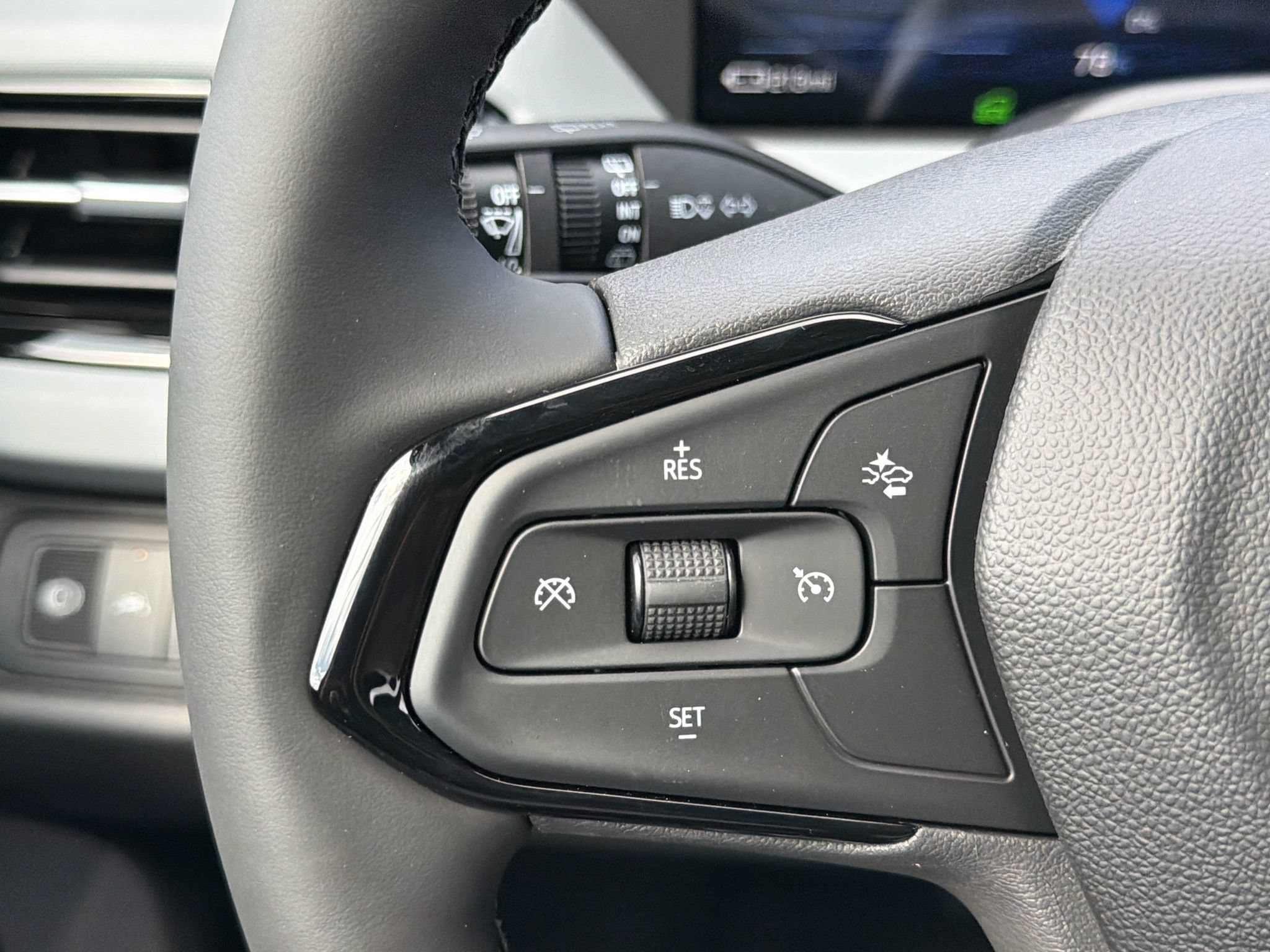 New 2027 Chevrolet Bolt LT w/ Comfort Package FWD image 8
