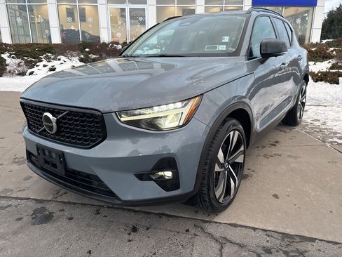 Used 2023 Volvo XC40 B5 Plus w/ Protection Package Premier image 2