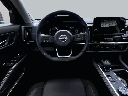 Certified 2025 Nissan Pathfinder SL w/ SL Premium Package AWD/4WD image 6