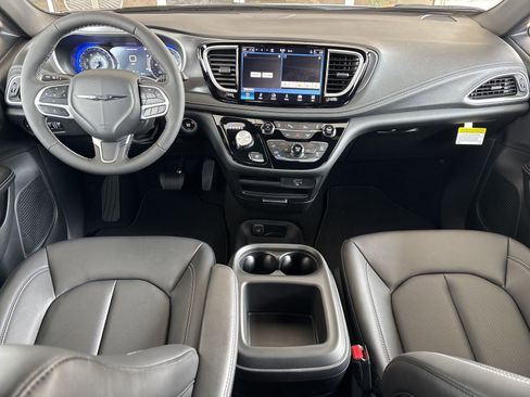 New 2026 Chrysler Pacifica Select FWD image 24