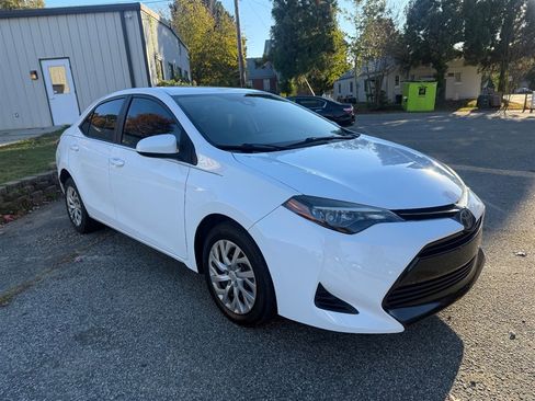 Used 2019 Toyota Corolla LE image 7