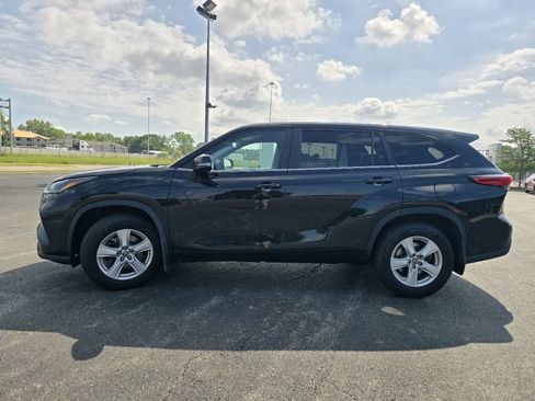Used 2023 Toyota Highlander LE AWD/4WD image 12
