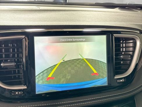 New 2026 Chrysler Pacifica Select FWD image 16