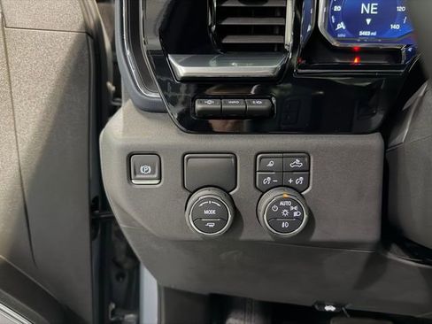 Used 2025 Chevrolet Silverado 1500 High Country RWD image 28