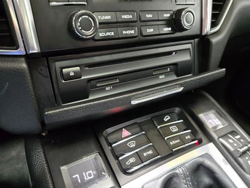 Used 2018 Porsche Macan image 26